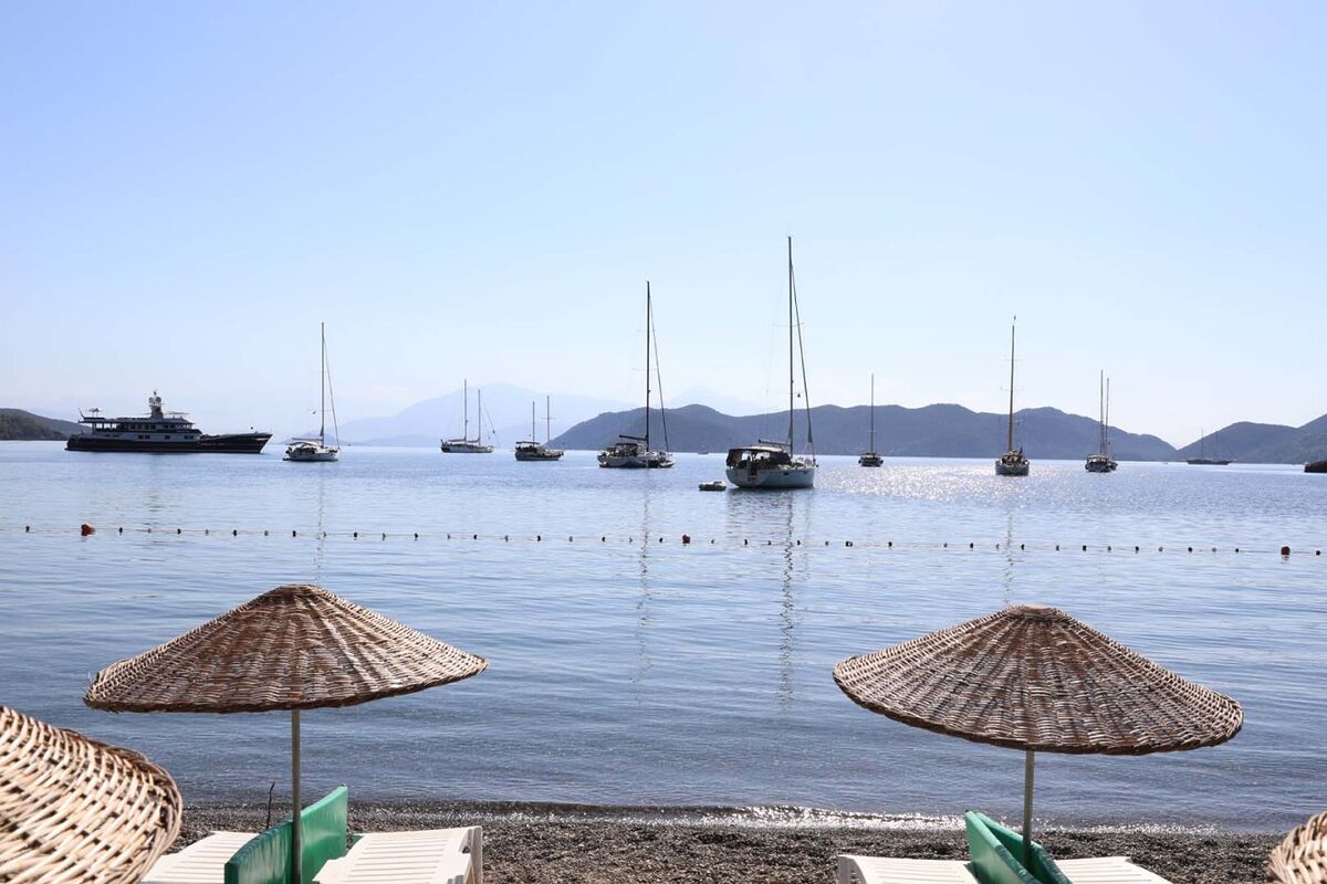 Muğla’nın kalabalıktan uzak sahillerinden Kille Sahili, berrak denizi ve bakir
