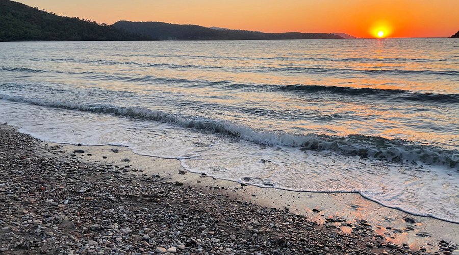 Cam Gibi Deniz, Sessiz Bir Sahil: Tatilcilerin Yeni Gözdesi ovabuku plaji 3 - Marmara Bölge Gazetesi