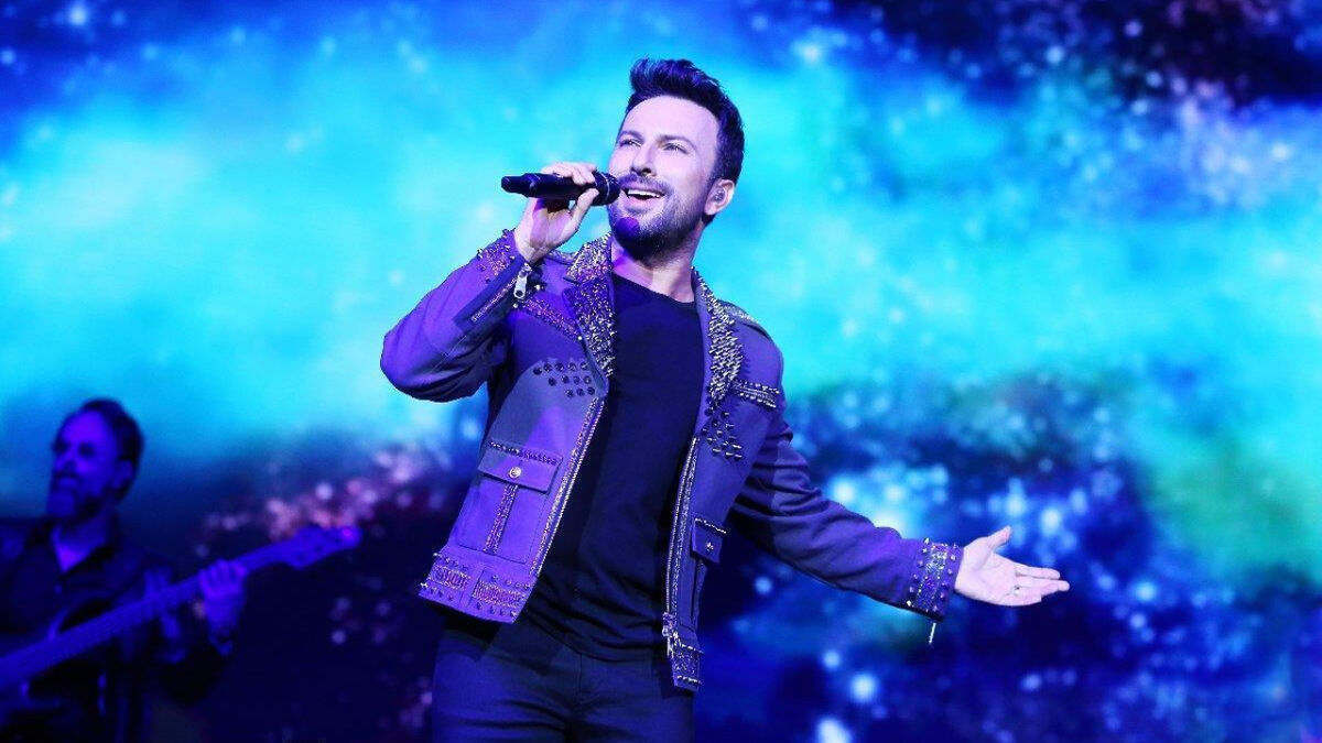 Uzun bir aranın ardından İstanbul sahnelerine dönen Tarkan, verdiği konserlerle