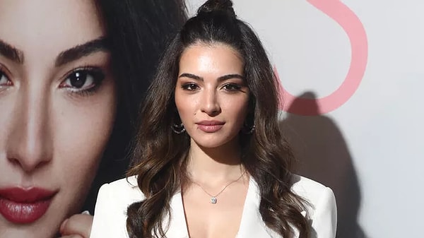 Magazin dünyasının gözde çiftlerinden Melisa Aslı Pamuk ile milli futbolcu