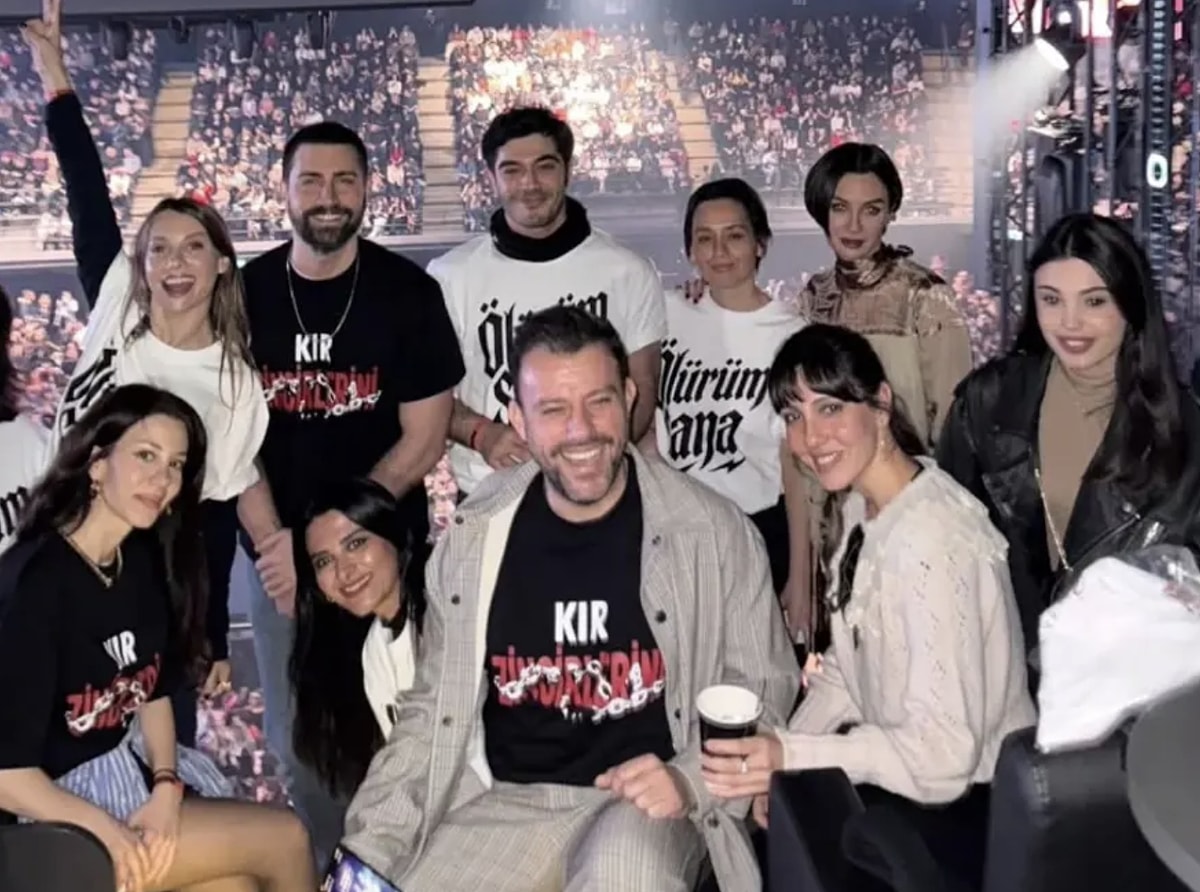 Tarkan ile Cem Yılmaz’dan Sürpriz Düet s 610d390fec67063503df00571d4dd78d263f7233 - Marmara Bölge Gazetesi