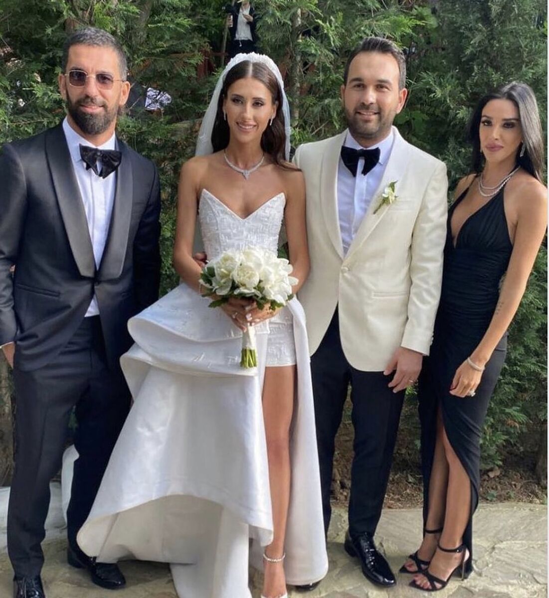 Arda Turan’ın Yeğenine Yarım Kilo Altın Taktığı Öne Sürüldü s cbe5b44c3ea540f6a577c4952efca92d562c7ed2 - Marmara Bölge Gazetesi
