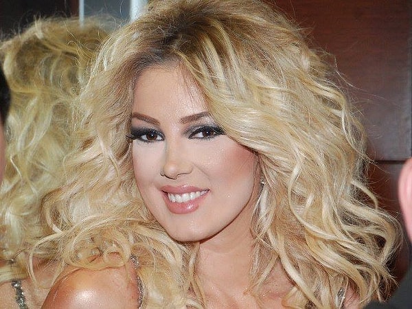 Petek Dinçöz’ün sosyal medyada paylaştığı son fotoğraflar, ünlü şarkıcının bambaşka