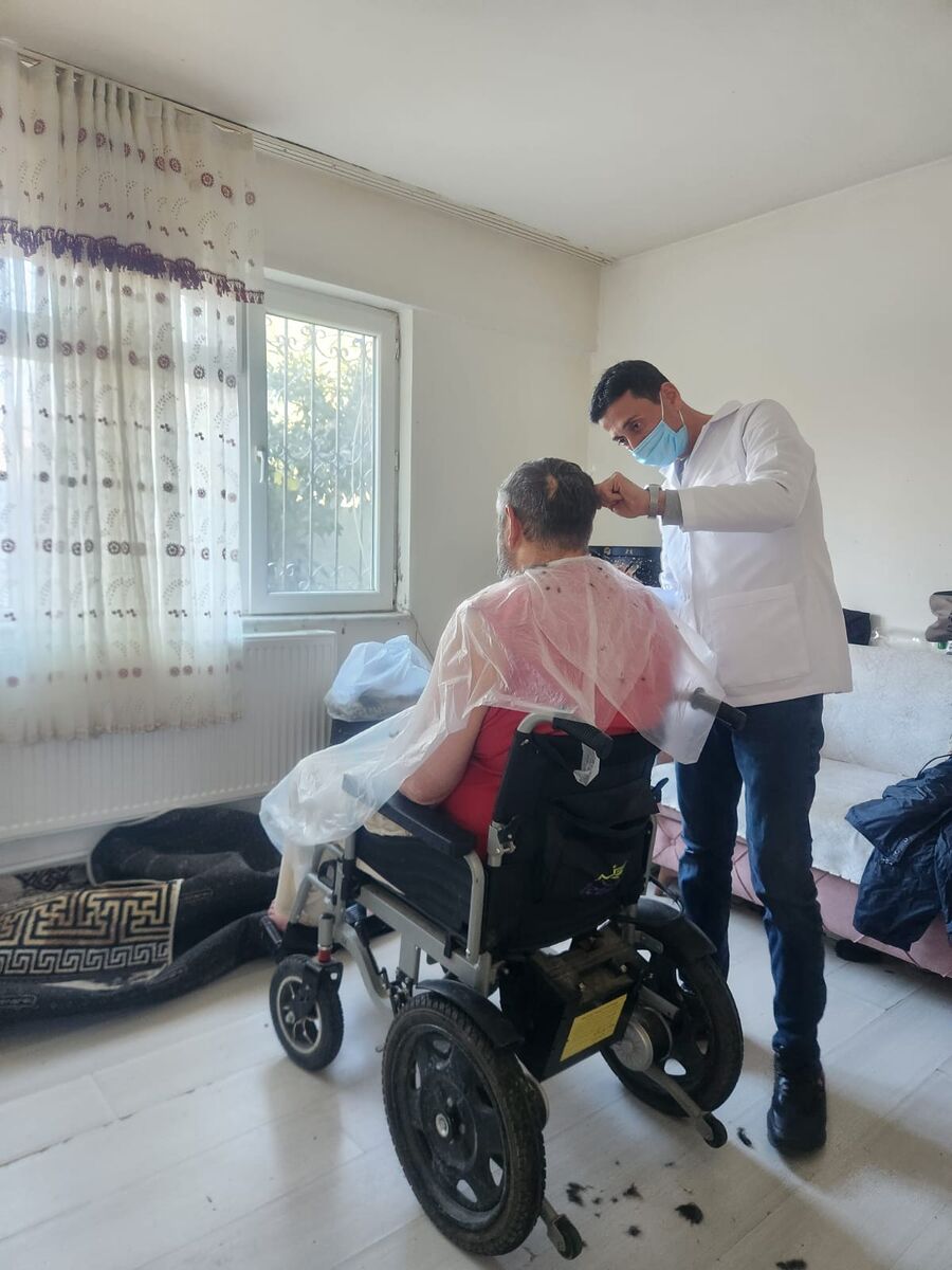 Balıkesir’de Ücretsiz Bakım Desteği İlçelere Yayılıyor! yakin berber uygulamasi ilce ilce dolasarak hizmete devam ediyor 1 - Marmara Bölge Gazetesi