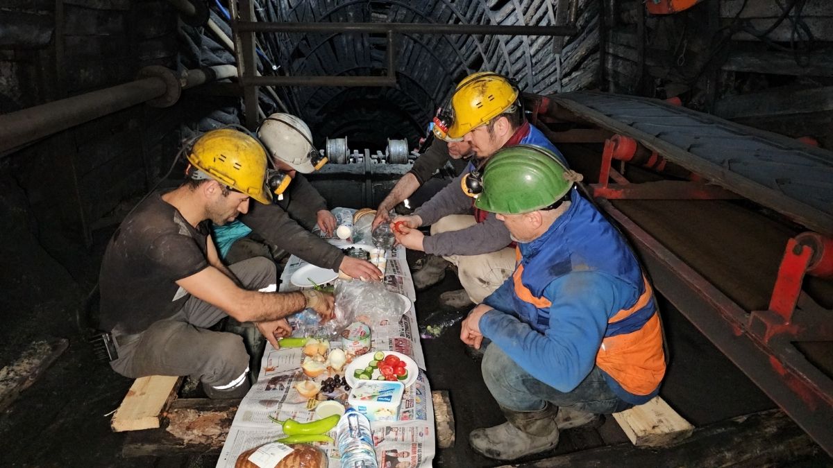Madenciler Yerin 120 Metre Altında Sahur Yaptı 26 - Marmara Bölge Gazetesi