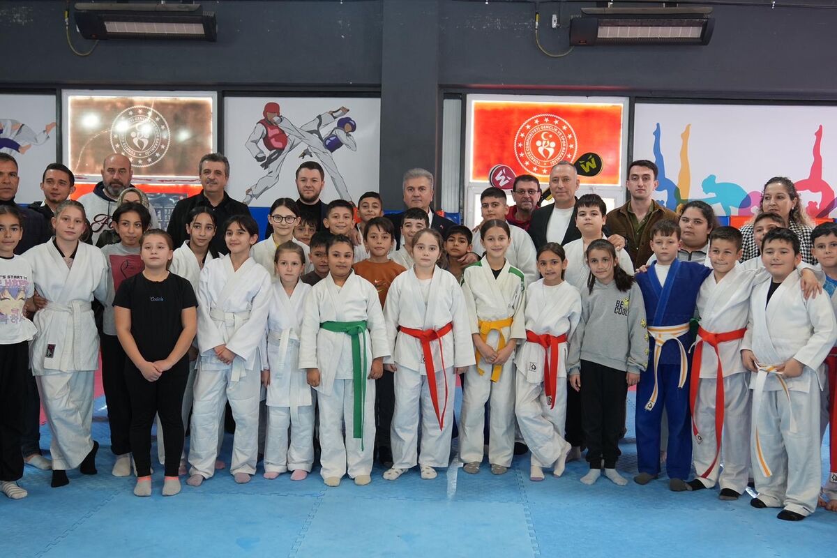 “Laf Değil, Eser Üretiyoruz” 2c304368 c19b 4451 a54d bd4bdf98ea2d - Marmara Bölge Gazetesi