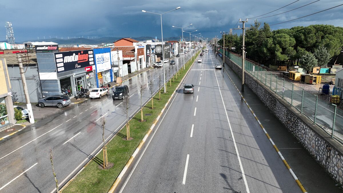 Balıkesir’de 20 İlçede Peyzaj Çalışmaları Aralıksız Sürüyor 5c8f49a8 975a 4099 9d9e 5a7e6abb4b7f - Marmara Bölge Gazetesi