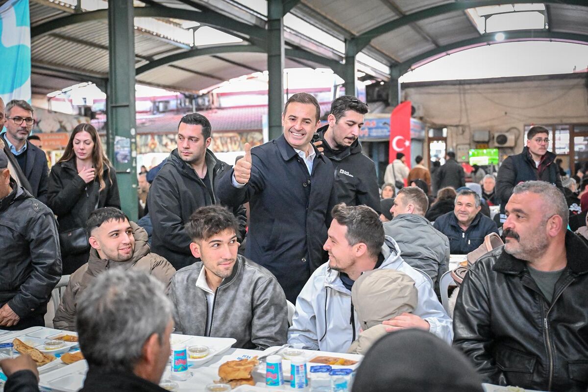 Bigadiç’te İnanılmaz İftar! 6090cf66 3de1 45e2 aa73 d379f1567a08 - Marmara Bölge Gazetesi