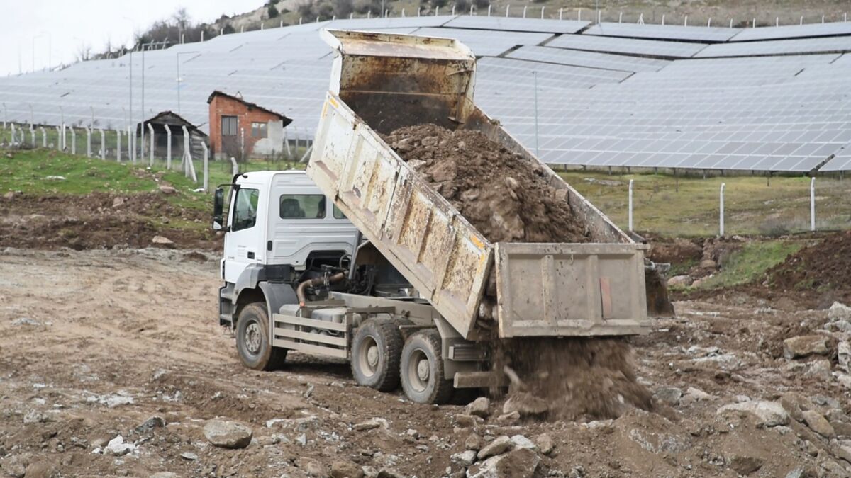 Dursunbey’de Sanayi Krizi Bitiyor: Belediye Sahaya İndi! 622385782 1309683737864542 5974388885507117094 n - Marmara Bölge Gazetesi