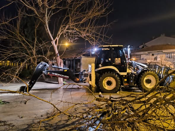 Bigadiç’te etkili olan sağanak yağışın ardından olası risklerin önüne geçmek