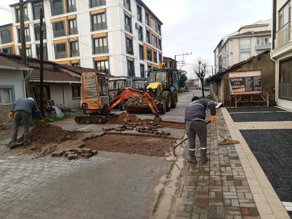 Gönen Belediyesi, ilçe genelinde yaşam kalitesini artırmaya yönelik çalışmalarını aralıksız