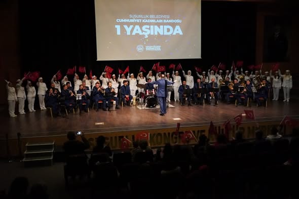 Susurluk Belediyesi bünyesinde faaliyet gösteren Cumhuriyet Kadınları Bandosu, kuruluşunun 1.