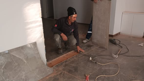 Sındırgı’de 27 Ekim’de meydana gelen depremin ardından hasar gören belediye
