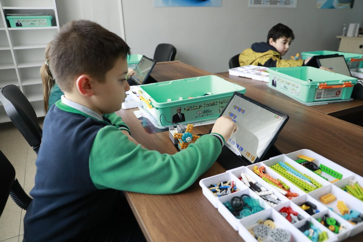 Burhaniye’de Teknoloji Hamlesi 627790920 1366438545522510 2199295834734567897 n - Marmara Bölge Gazetesi