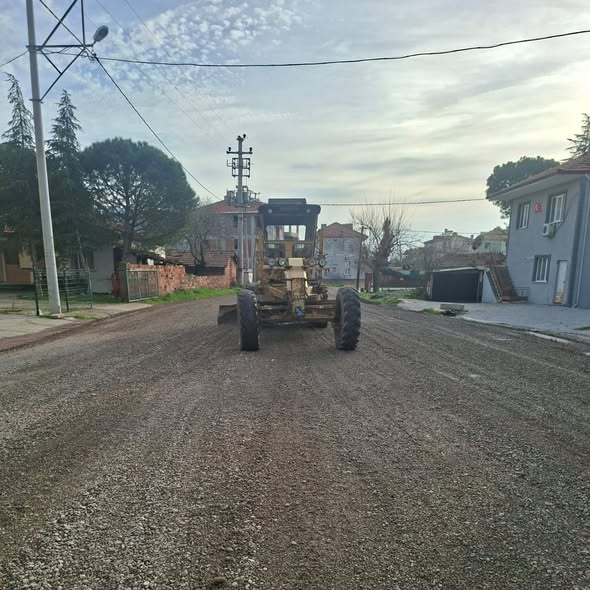 Bigadiç’te Bozulan Yollar Onarılıyor 629292710 122230496624300867 7594544090392262355 n - Marmara Bölge Gazetesi