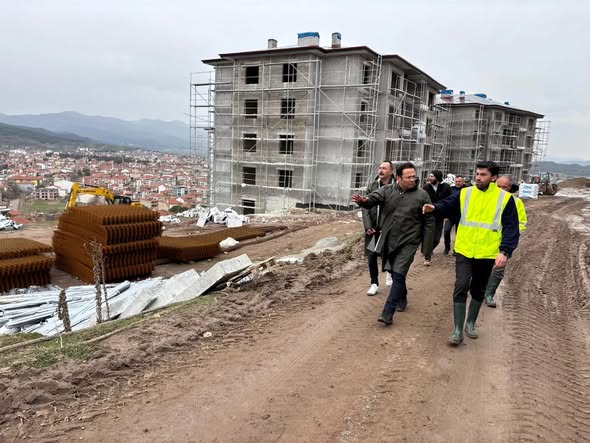 Sındırgı’da yapımı devam eden Toplu Konut İdaresi Başkanlığı (TOKİ) 3.