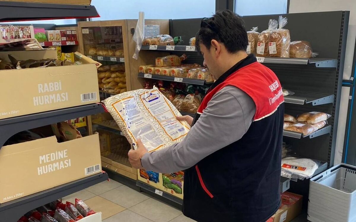 Altıeylül’de Ramazan ayı öncesi gıda güvenliği için denetimler sıklaştırıldı. İlçe