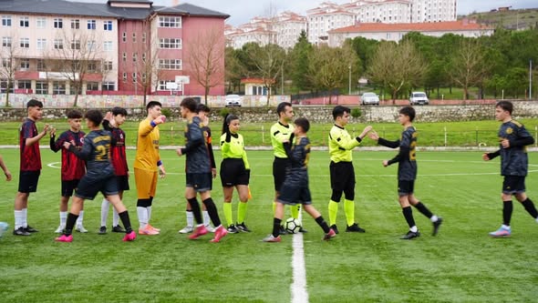 Sındırgı’da genç sporcuların mücadelesi gurur verdi. Atatürk Stadyumu’nda oynanan U15