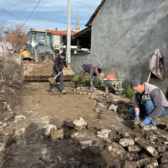 Bigadiç Belediyesi, ilçe genelinde bakım ve yenileme ihtiyacı bulunan yollarda