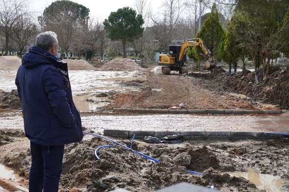 Susurluk Belediyesi, ilçe genelinde yürütülen projeleri sahada yakından takip ediyor.