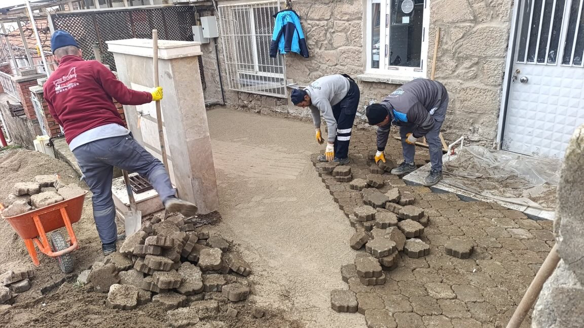 Fen İşleri Müdürlüğüne bağlı ekipler, Dursunbey’in farklı noktalarında altyapı ve