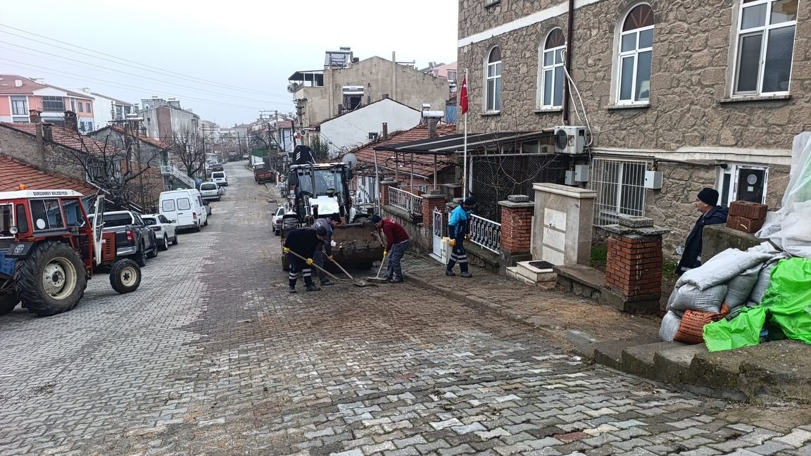 Fen İşleri Ekipleri Sahada Aralıksız Çalışıyor 633156551 18514909864079512 8579143968333816919 n - Marmara Bölge Gazetesi