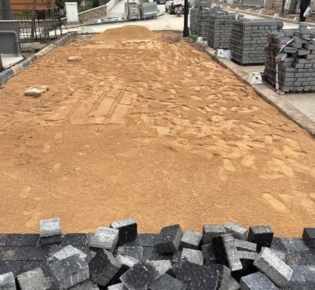 Erdek Belediyesi, yaya güvenliğini artırmak, engelli vatandaşların kent içi erişimini