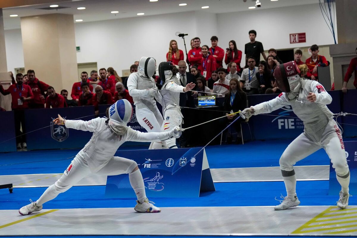 Gürcistan’da düzenlenen Avrupa Eskrim Şampiyonası’nda piste çıkan Balıkesirli milli sporcu