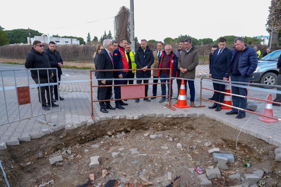 Burhaniye’de etkili olan yoğun yağışların ardından bazı bölgelerde meydana gelen