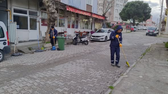 Susurluk Belediyesi, ilçenin farklı noktalarında çevre düzenleme ve temizlik çalışmalarını