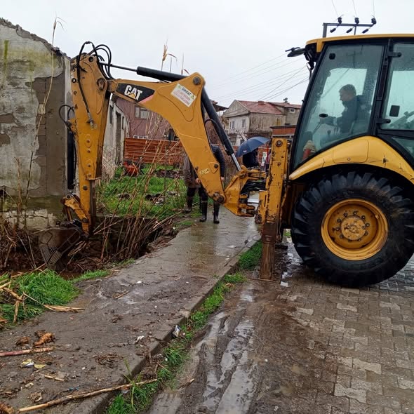 Bigadiç’te Su Taşkınlarına Karşı Önlem Alındı 639456504 122231805998300867 3786387861163760666 n - Marmara Bölge Gazetesi