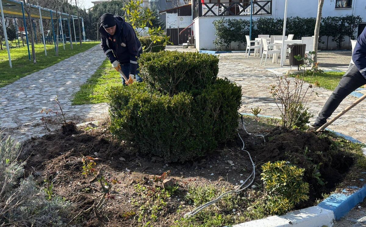 Susurluk Belediyesi, ilçe genelinde çevre düzenleme ve temizlik çalışmalarını aralıksız
