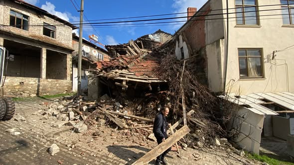 Balıkesir’de Riskli Yapılara Neşter 641563370 122232646208300867 3531415545408206738 n - Marmara Bölge Gazetesi