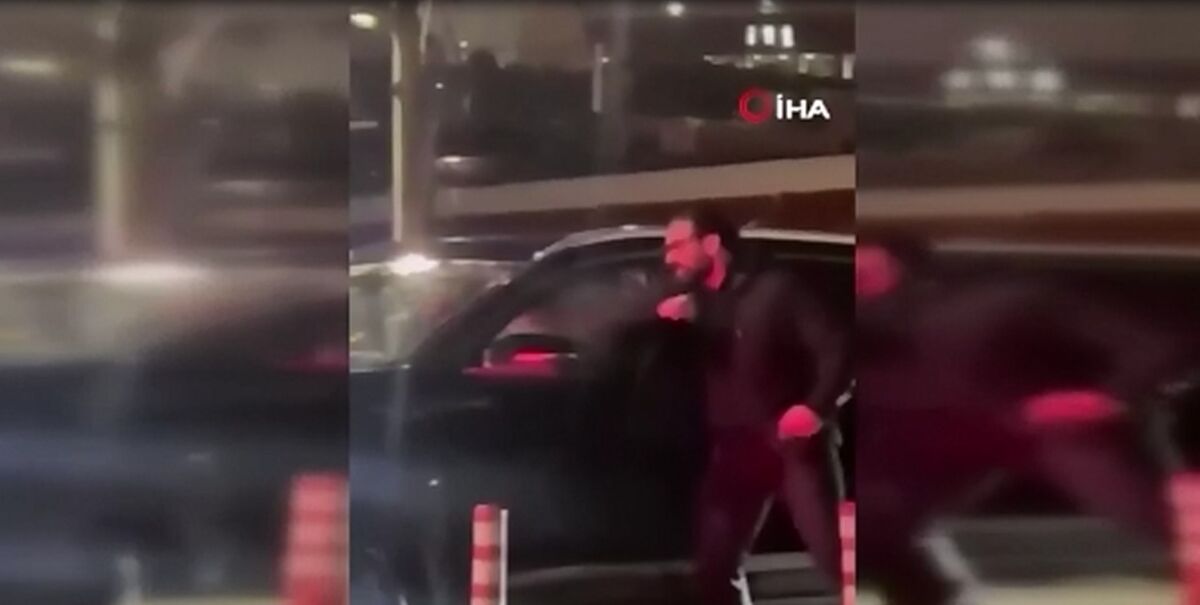 Gece Saatlerinde Dehşet: Cipin Ön Camını Yumruklarla Kırdı! 7ab54bb3 14b7 4fd9 9ed9 f12f41c23c90 - Marmara Bölge Gazetesi