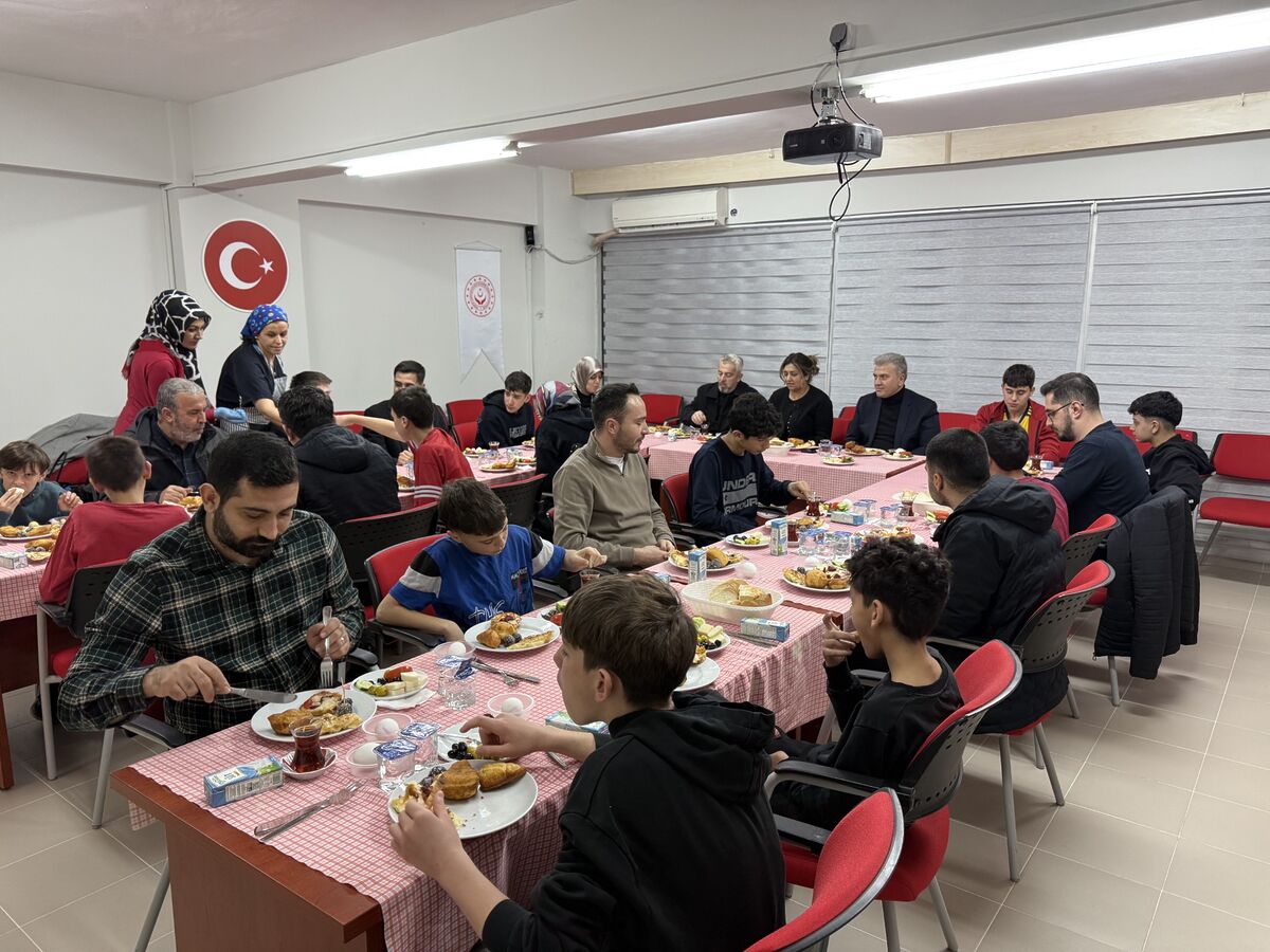 SEVGİ EVLERİ’NDE ANLAMLI BULUŞMA 9fdbd5bb dd28 4ed7 b132 f1b737b1e12e - Marmara Bölge Gazetesi