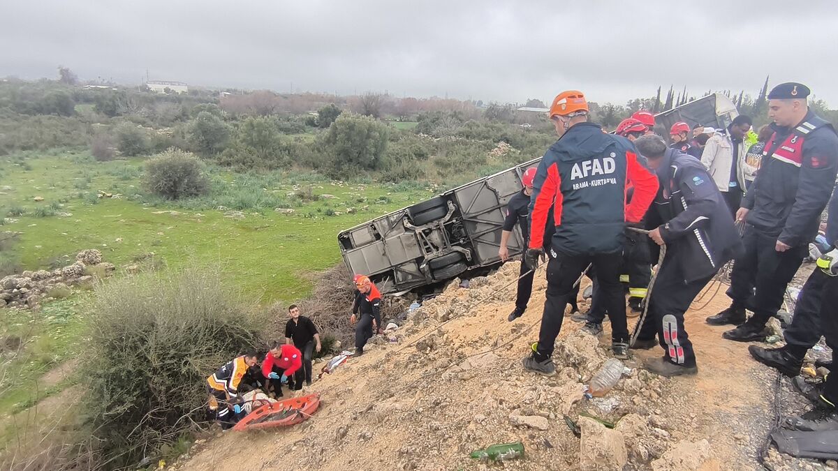 SON DAKİKA! Antalya’da Feci Otobüs Kazası: 8 Ölü, 26 Yaralı AW632317 01 - Marmara Bölge Gazetesi