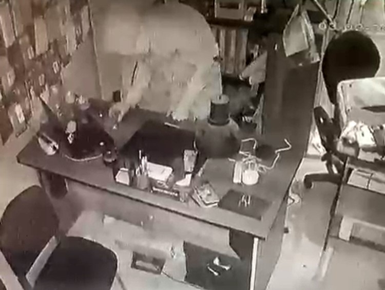 Küçük Pencereden Girdi, iPhone’ları Çaldı! AW635092 08 - Marmara Bölge Gazetesi