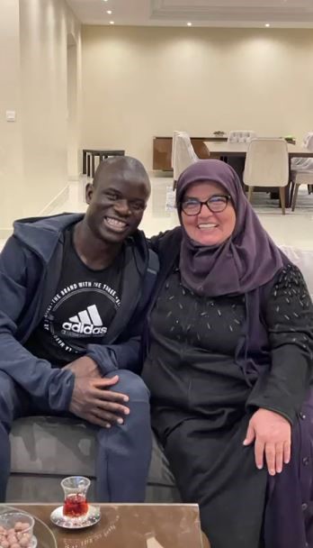 Fenerbahçe’nin Yeni Transferi Kanté’nin Türkiye’deki “Hatun Annesi” AW635175 01 - Marmara Bölge Gazetesi