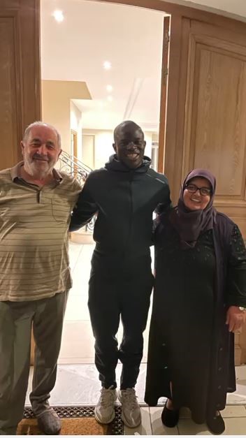 Fenerbahçe’nin Yeni Transferi Kanté’nin Türkiye’deki “Hatun Annesi” AW635175 03 - Marmara Bölge Gazetesi