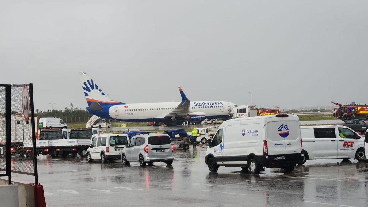 Antalya Havalimanı’nda Kaza: Uçağın Kanadı Parçalandı! AW641328 02 - Marmara Bölge Gazetesi
