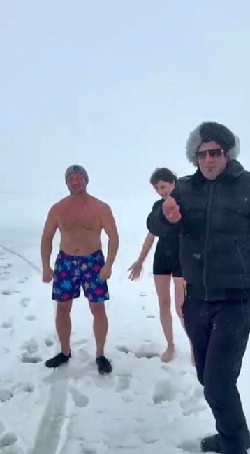 Eksi 23 Derecede Buzları Kırdırıp Göle Girdi! AW642225 02 - Marmara Bölge Gazetesi