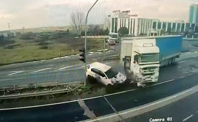 Tır Aracı Biçti Geçti AW644293 02 - Marmara Bölge Gazetesi