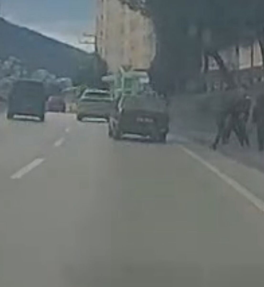 Çocukların Üzerine Aracını Sürdü Hiçbir Şey Olmamış Gibi Gitti AW644321 04 - Marmara Bölge Gazetesi