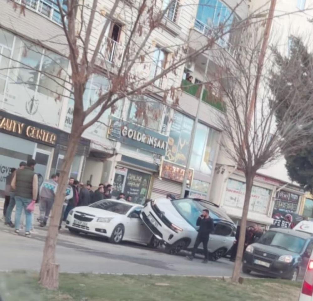Kadın Öğretmene Çarptı Savurdu AW647328 02 - Marmara Bölge Gazetesi