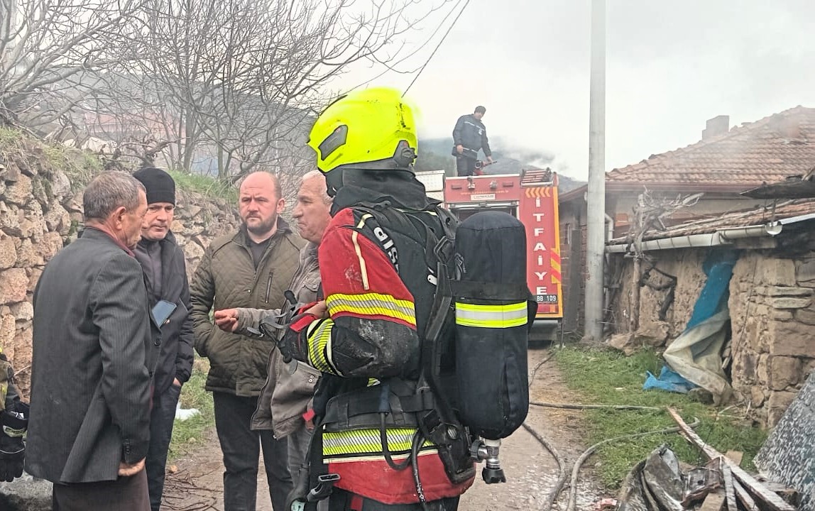 Deprem Bölgesinde Yangın Faciası! AW647708 04 - Marmara Bölge Gazetesi