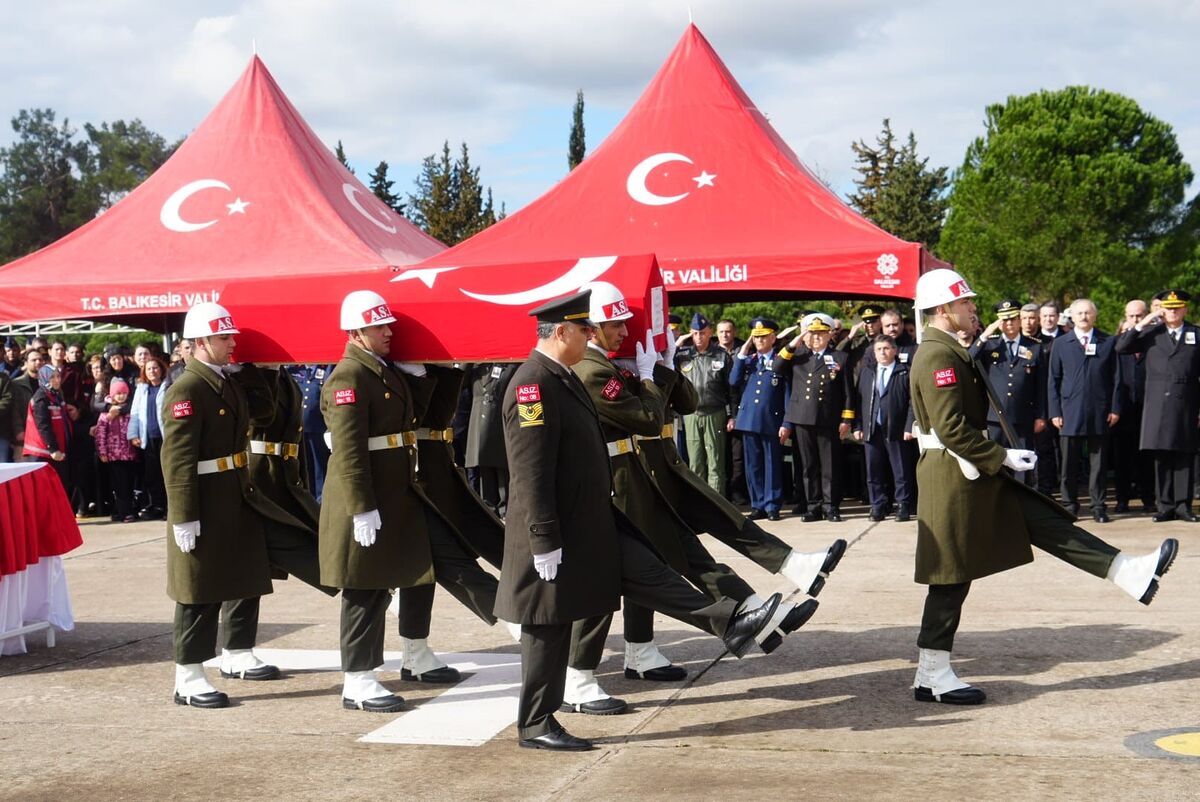 Şehit Pilot İbrahim Bolat Gözyaşlarıyla Memleketine Uğurlandı AW649397 02 - Marmara Bölge Gazetesi
