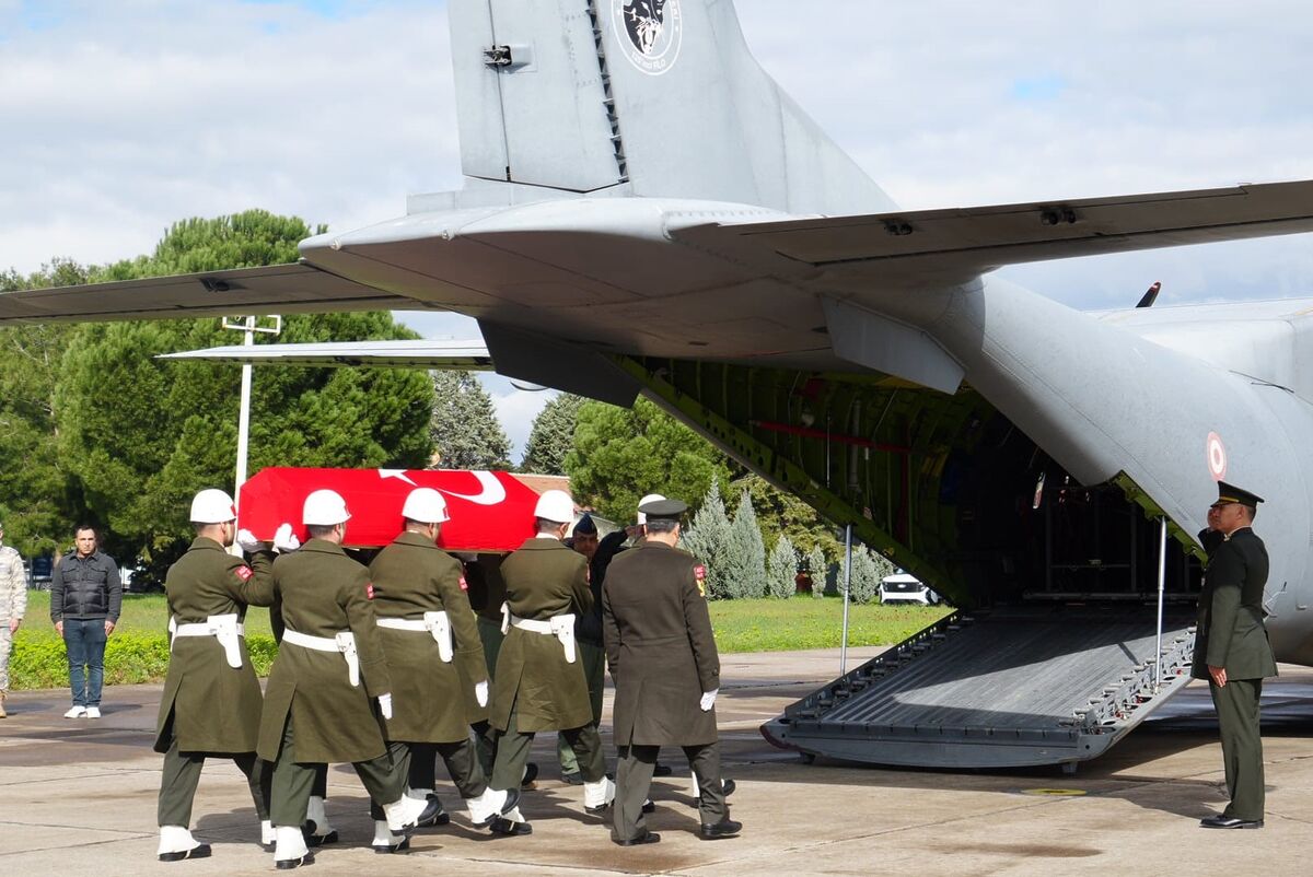 Şehit Pilot İbrahim Bolat Gözyaşlarıyla Memleketine Uğurlandı AW649397 03 - Marmara Bölge Gazetesi