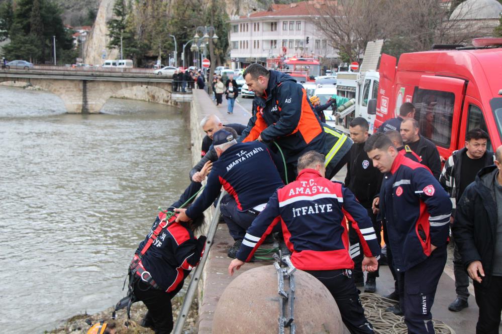Anne Kız Nehire Uçtu AW650016 03 - Marmara Bölge Gazetesi