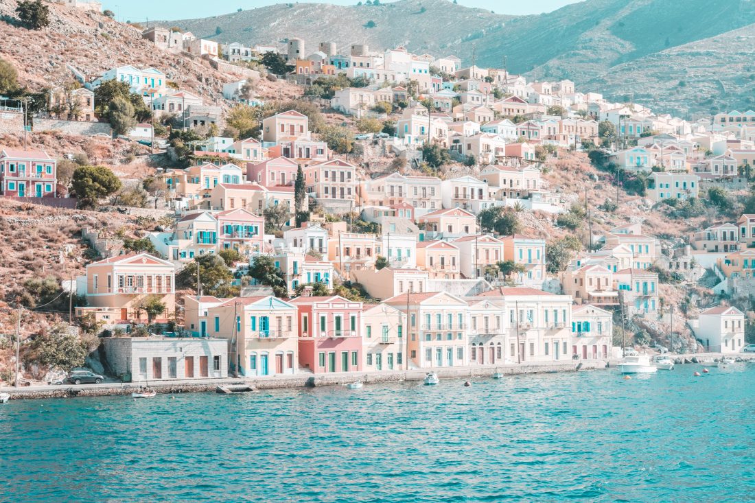 Kalabalıktan Uzak Renklerin ve Sessizliğin Adası Bayaiyi Symi 26 1100x733 1 - Marmara Bölge Gazetesi