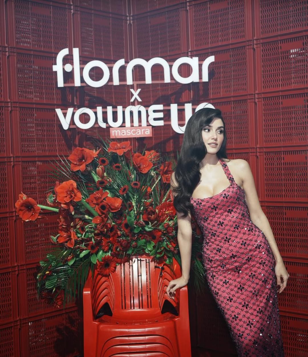 Hande Erçel’den Zarafet Dersi: Şeker Pembesi Kombin Olay Oldu! Flormar X Hande Ercel 💓@flormarturkiye isbirligi - Marmara Bölge Gazetesi